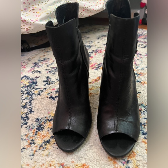 Guess Peep Toe Ankle Bootie - Size 8 - Picture 3 of 6